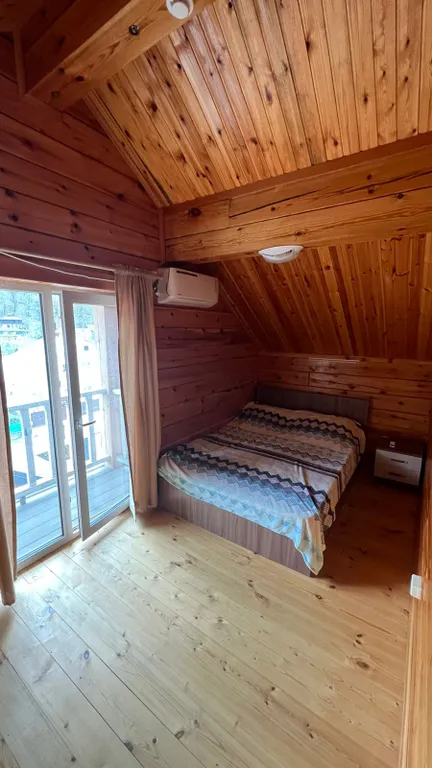 Уютный коттедж -сруб из сибирского кедра