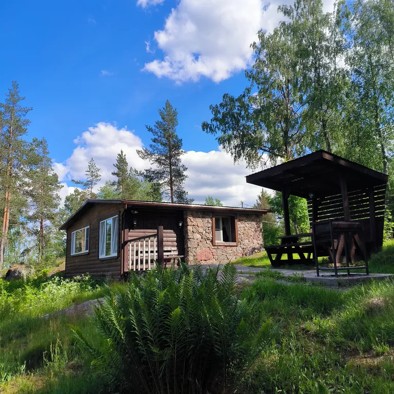 Коттедж Дом на скале с видом на озеро — аренда посуточно в Мельниково