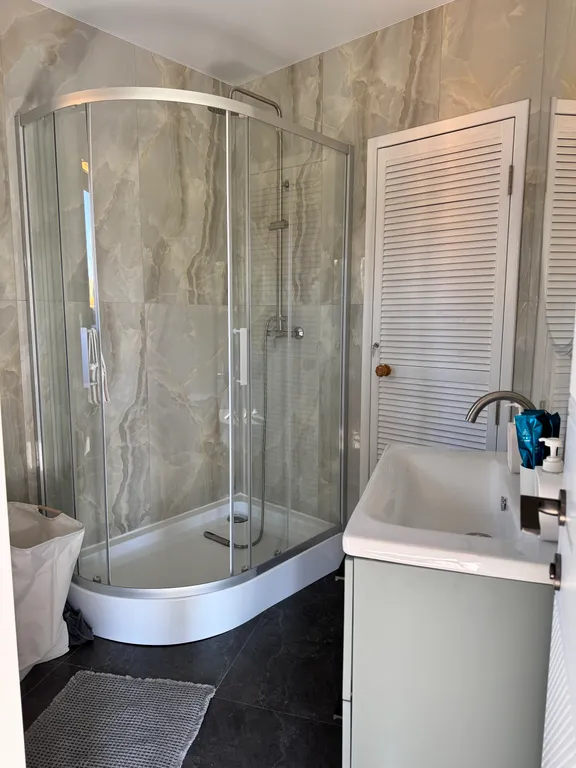 Дом-сфера на первой линии озера