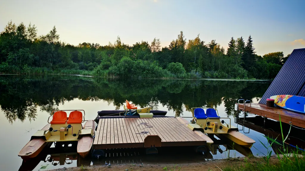 Дом отдыха на берегу озера