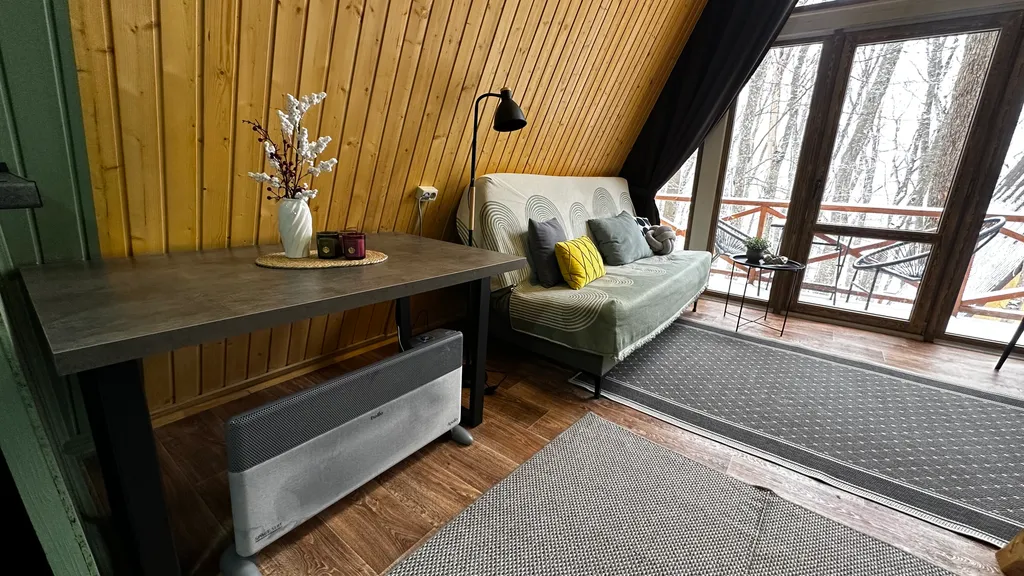 Роскошный дом на территории озера