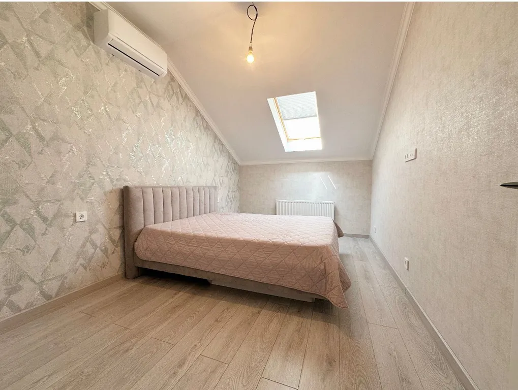 Современный коттедж вблизи дома