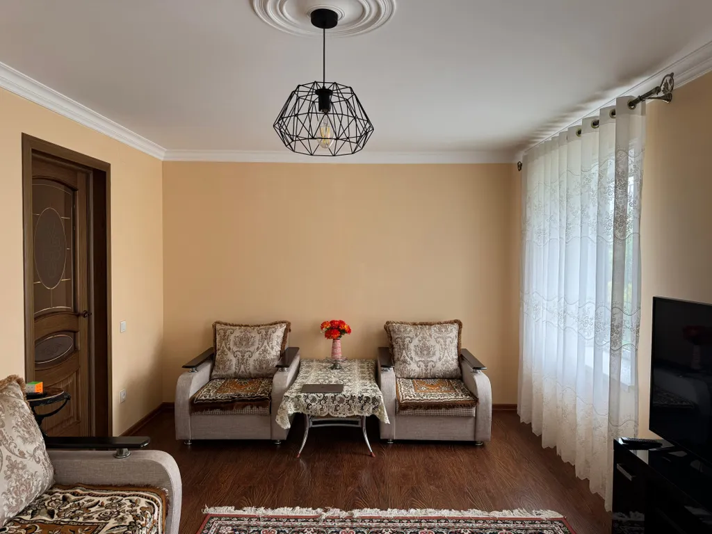 Двухэтажный уютный коттедж на берегу моря с садом