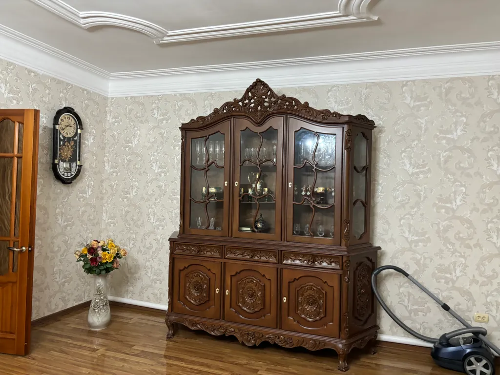 Частный дом с крытым двором и садом