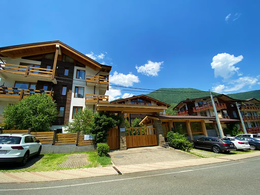 Двухкомнатная квартира в центре Красной Поляны