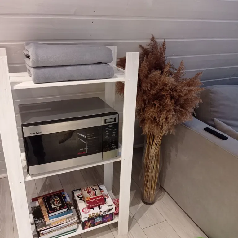 Дом с баней и чаном у леса