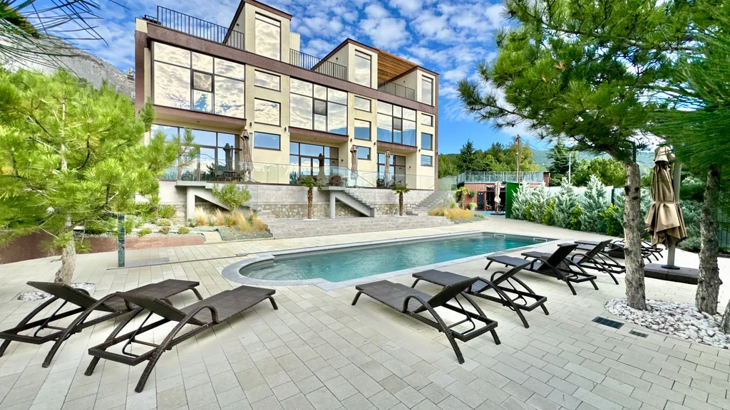 Таунхаус Панда в лесной зоне с подогреваемым бассейном и баней Кореиз