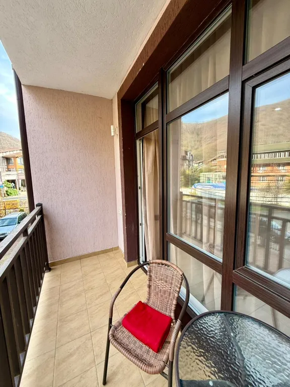 Укомплектованная студия с балконом