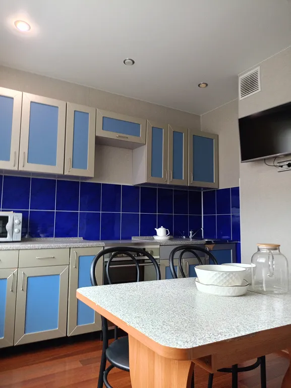 Просторная теплая квартира с двуспальной кроватью, 2 ТВ,интернет.