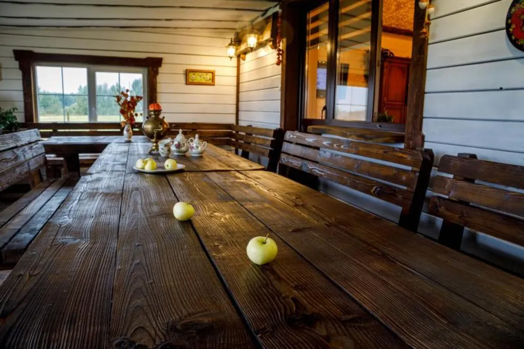 Милый домик в деревне, с видом на озеро