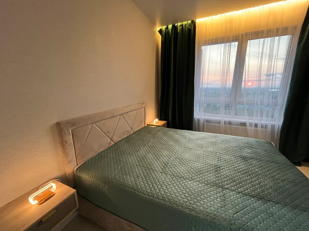 Квартира с панорамным видом на город и озеро на 20-ом этаже