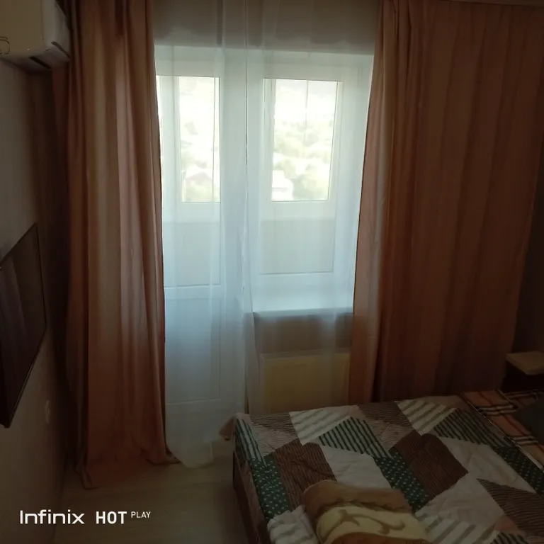 Студия с видом на горы и новороссийский порт