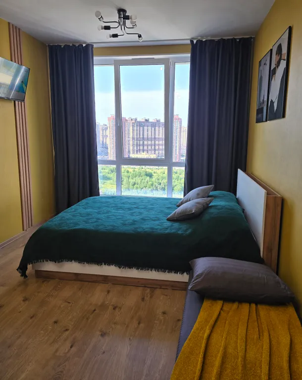 Уютная студия с панорамным окном у метро Парнас