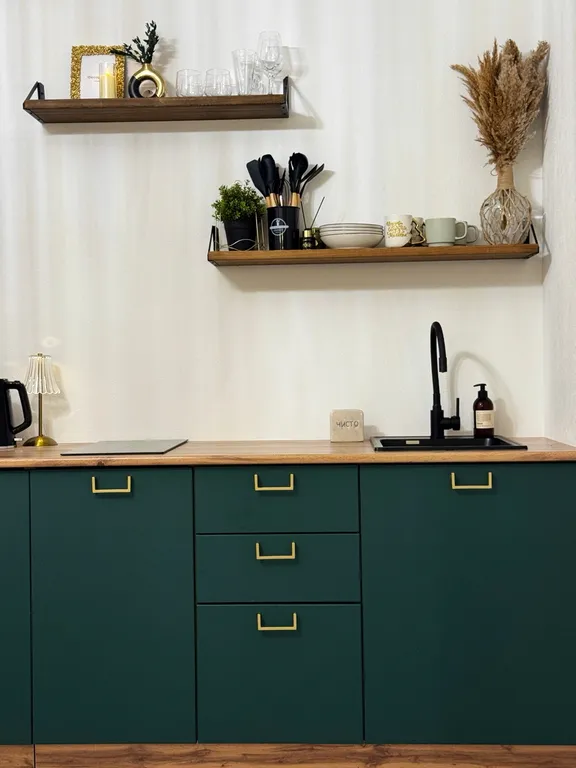 Дизайнерская студия в изумрудном цвете