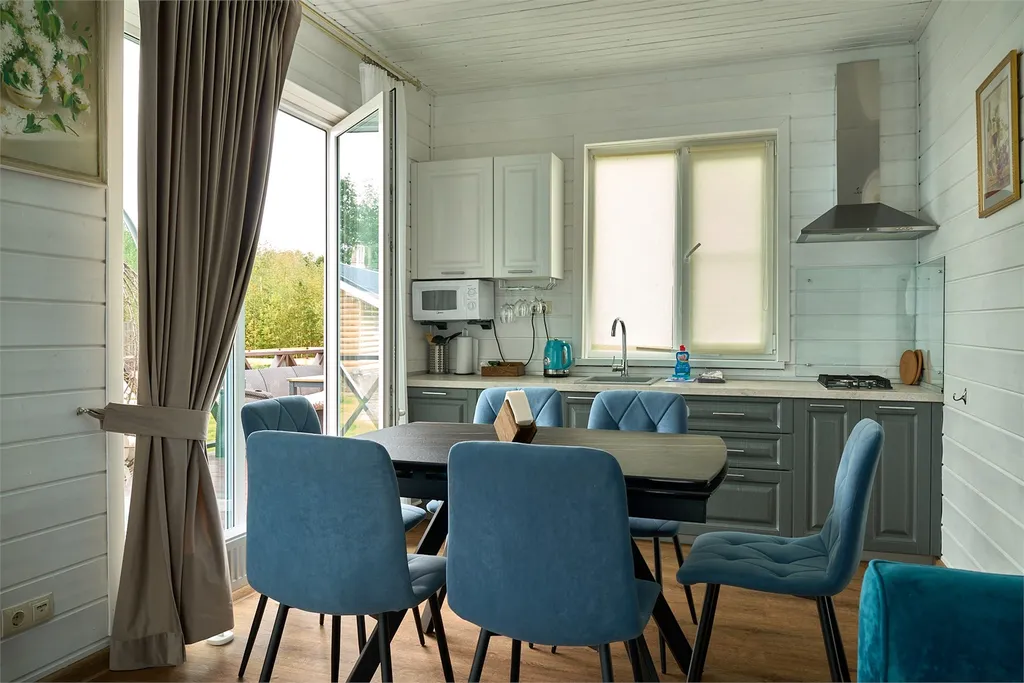 Коттедж с террасой и уличным джакузи