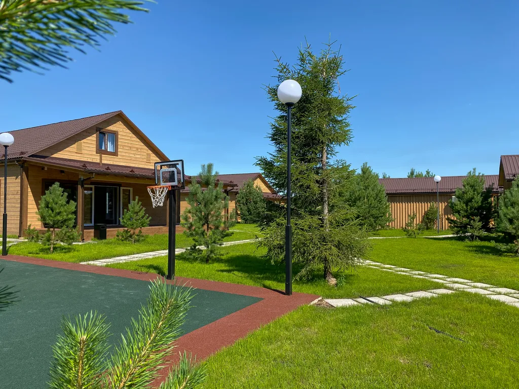 Коттедж в лесу у пруда