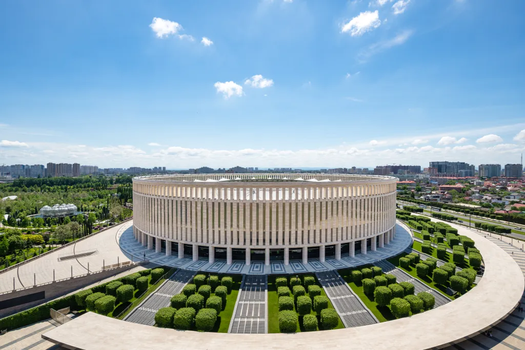 С фантастическим видом у парка Краснодар