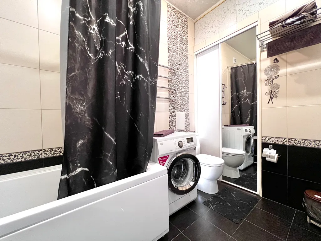 2-комнатная квартира класса люкс в центре города! Район Площади