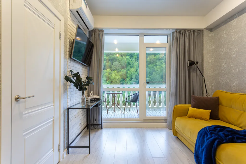 Квартира с балконом и видом на гору