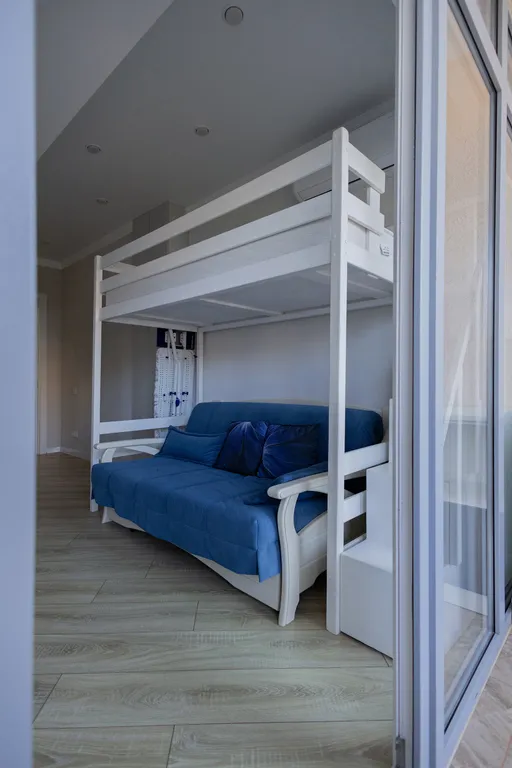 Двухкомнатные апартаменты с балконом рядом с морем