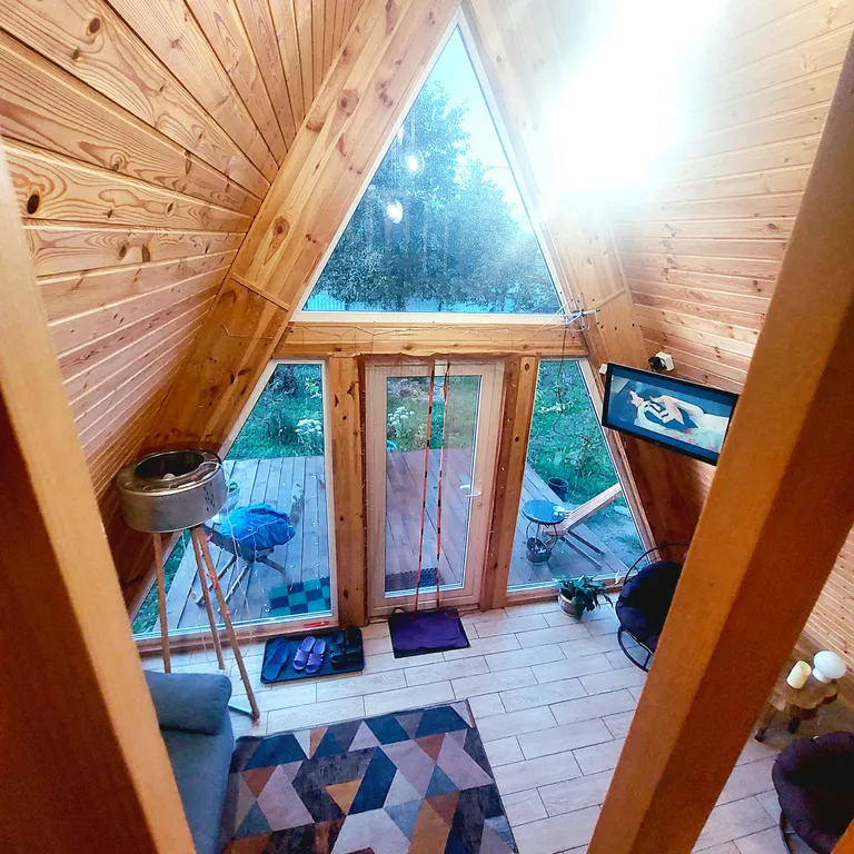 Домик а-фрейм на Марсе