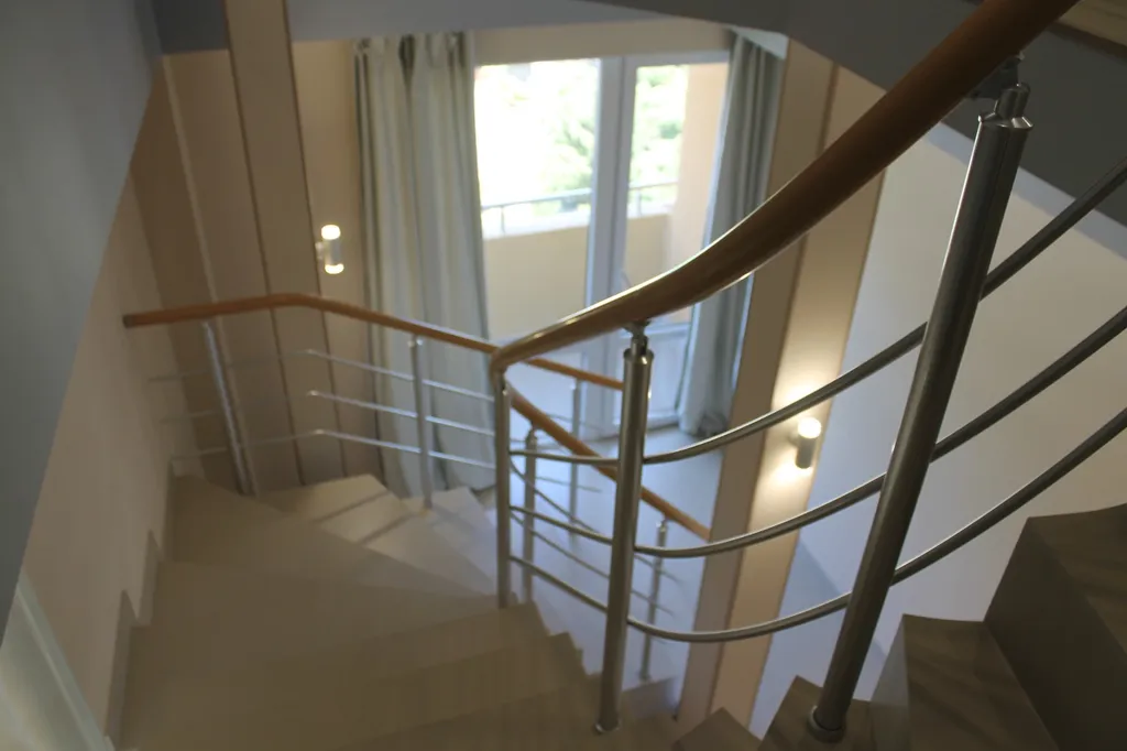 Шикарный двухуровневый апартамент с видом на море и горы