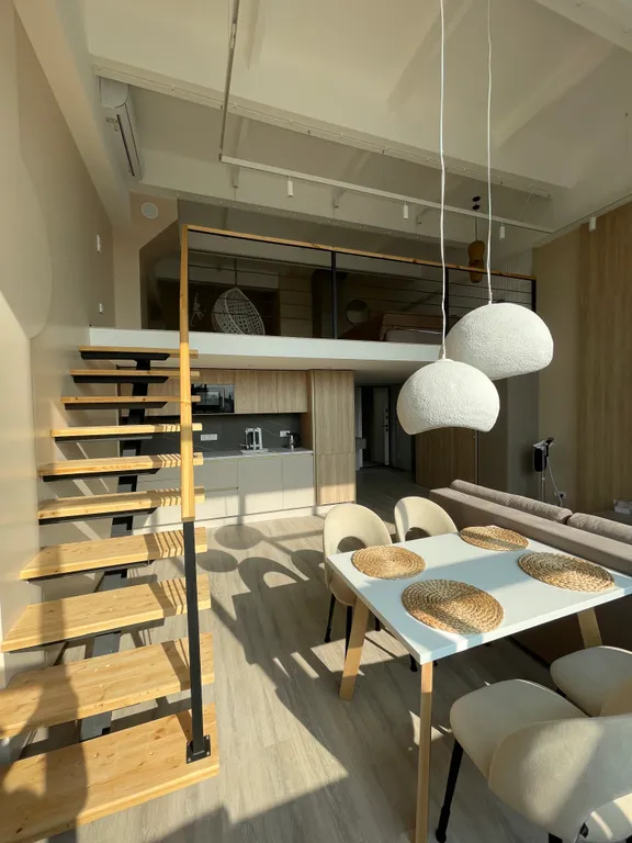 Двухуровневая студия в самом центре