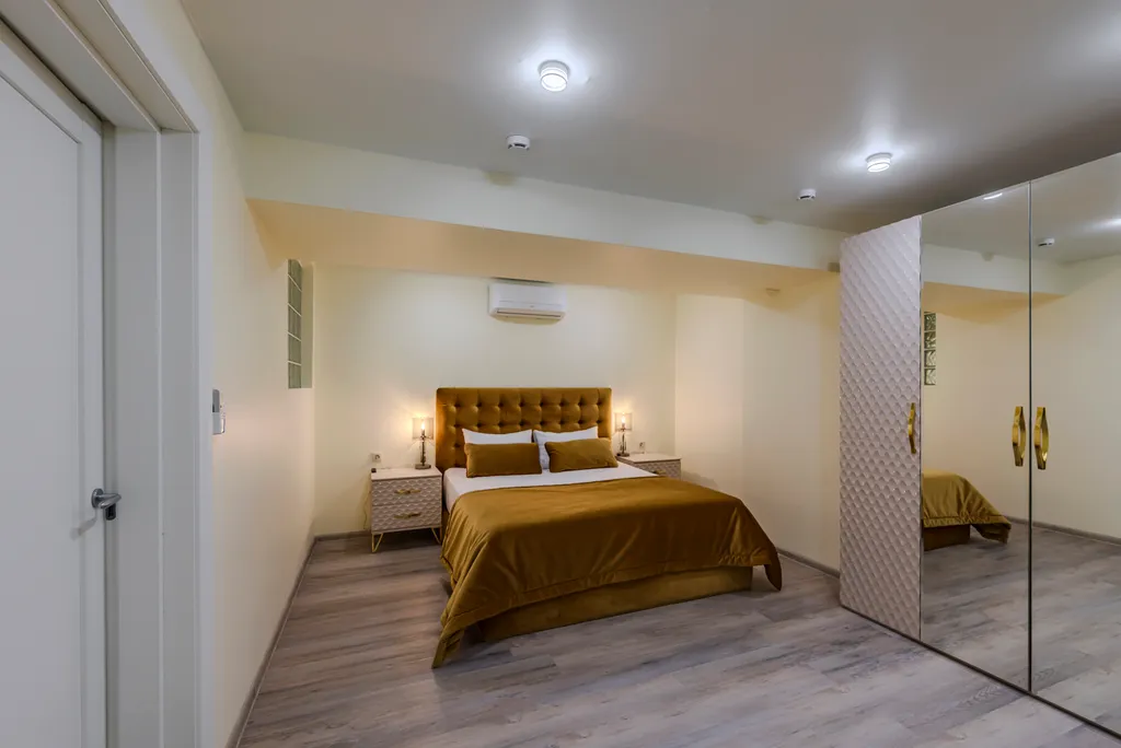 Двухэтажный апартамент с круглогодичным бассейном и залом