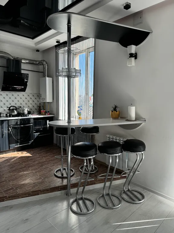 Красивая трёхкомнатная квартира в центре с видом на площадь