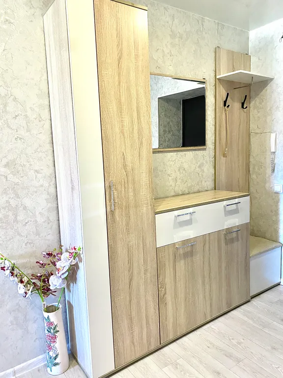 Большая квартира на набережной