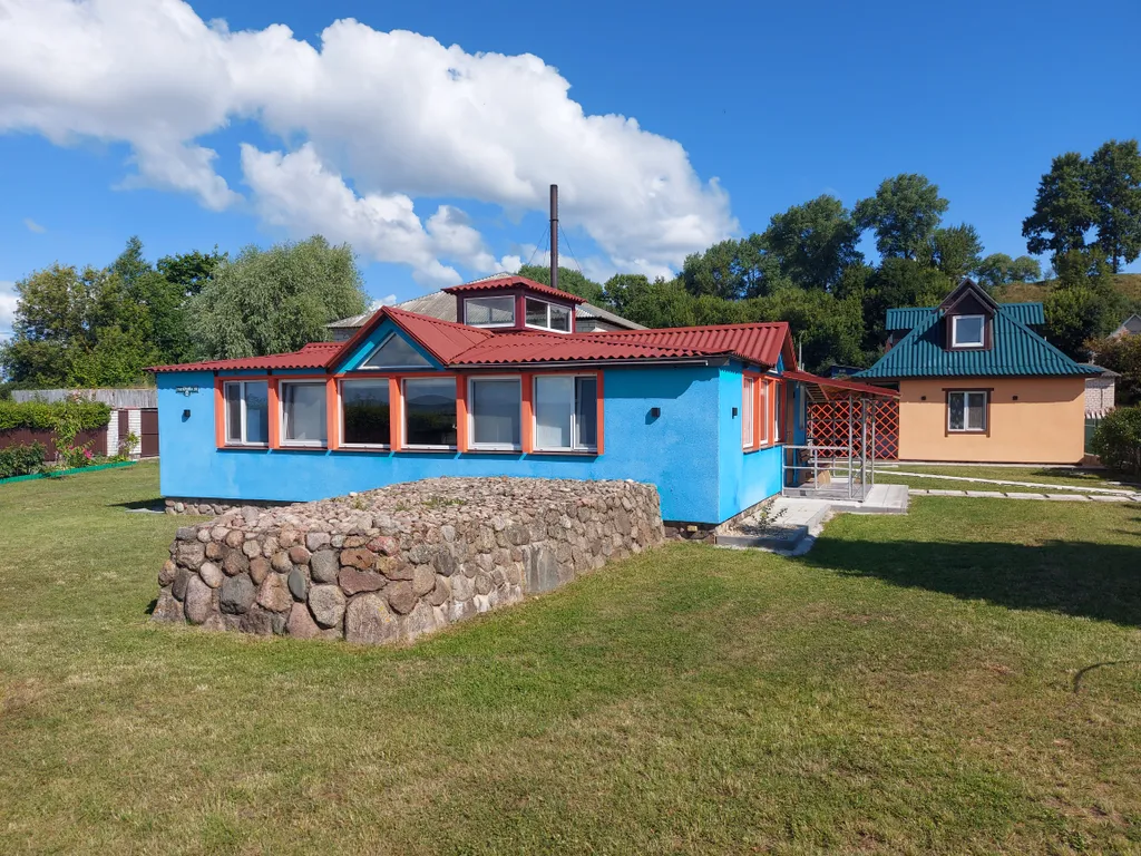 Уютный семейный коттедж с прекрасным видом на озеро Дривяты