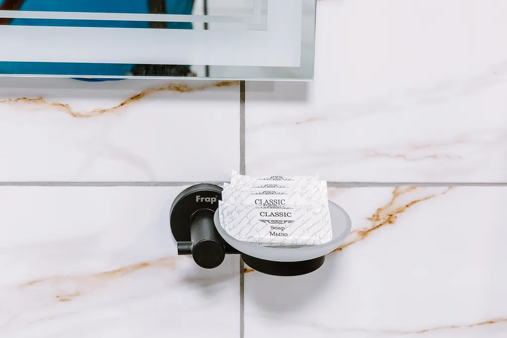 Коттедж с бассейном в лесу