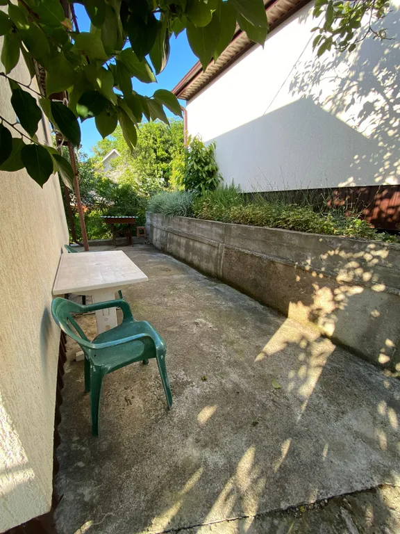 Уютный домик среди гор