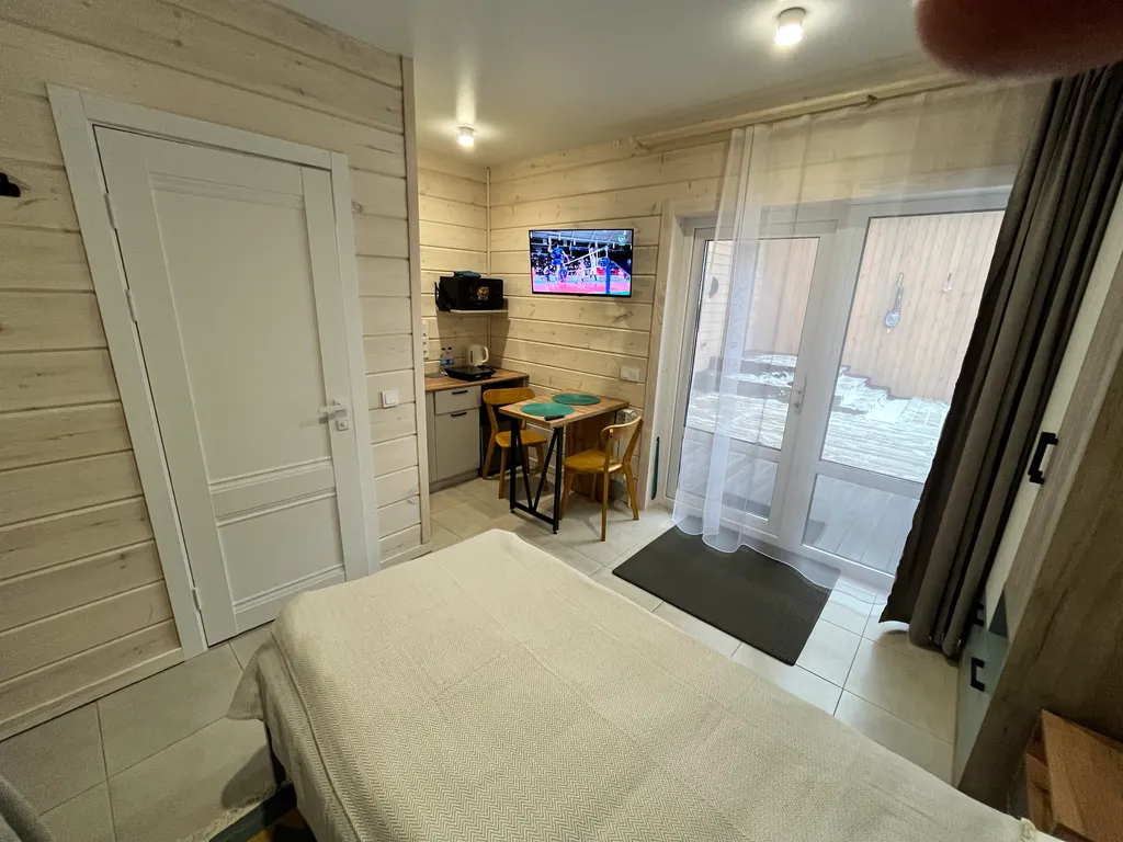 Уютная теплая комната рядом со склоном