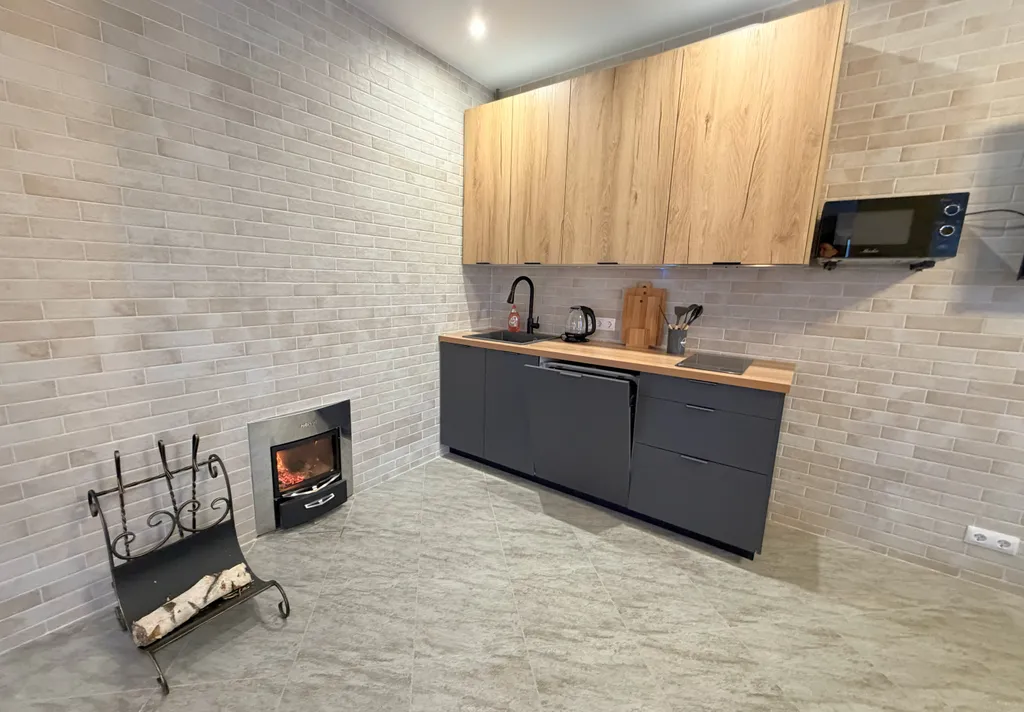 Дом с бассейном и 6 спальнями