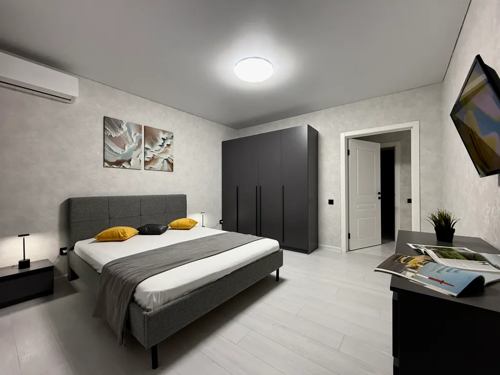 3-комнатная в центре (Риацентр, ТЦ "Восход", театр МузКомедии)