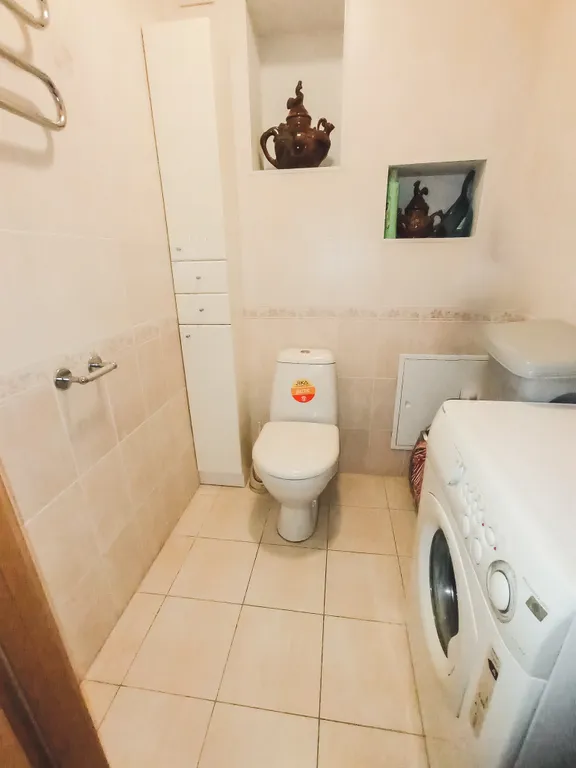 Трёхкомнатная квартира в центре на площади Ленина