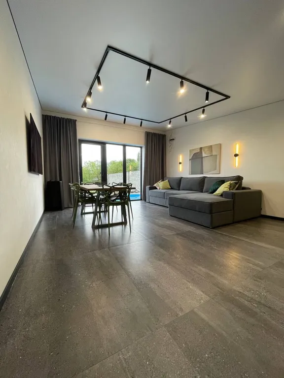 Загородный дом с бассейном