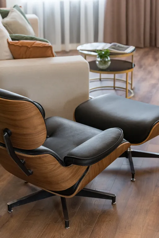 Сталинка после ремонта с видом на главный проспект и закаты