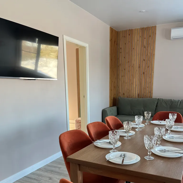 Уютный дом у озера