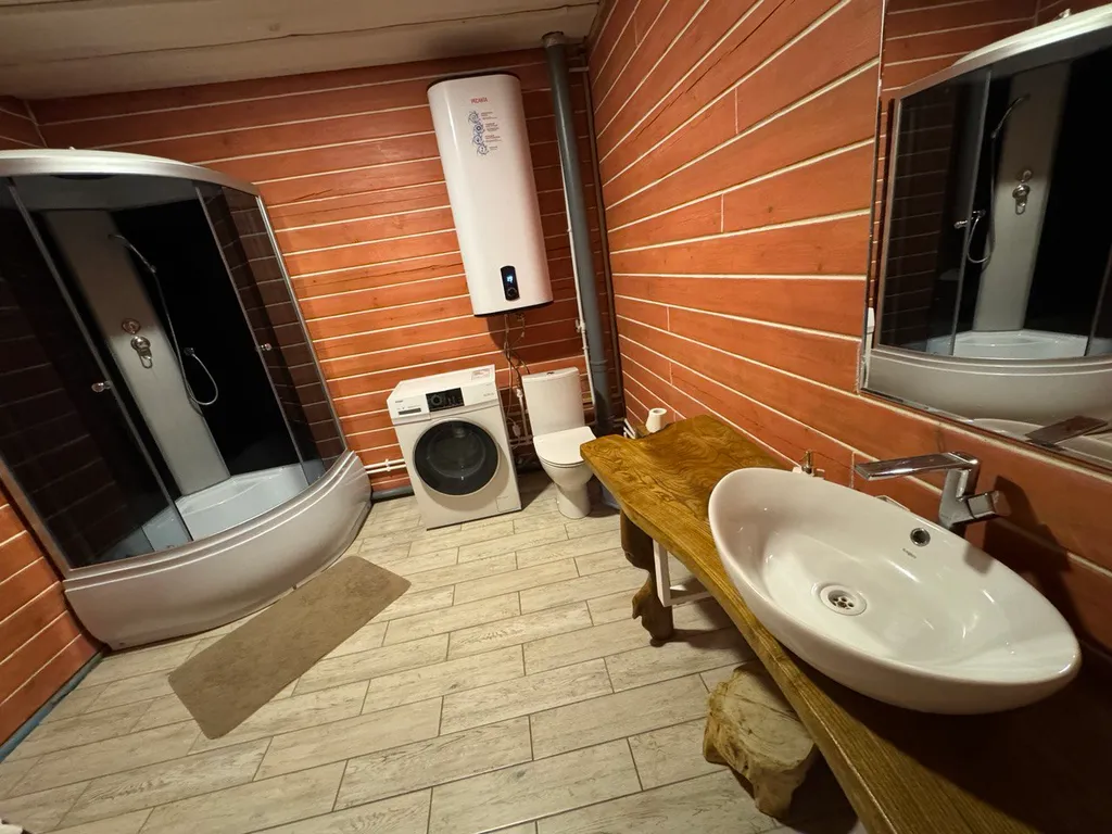 Новый уютный дом из профилированного бруса в кедровом лесу