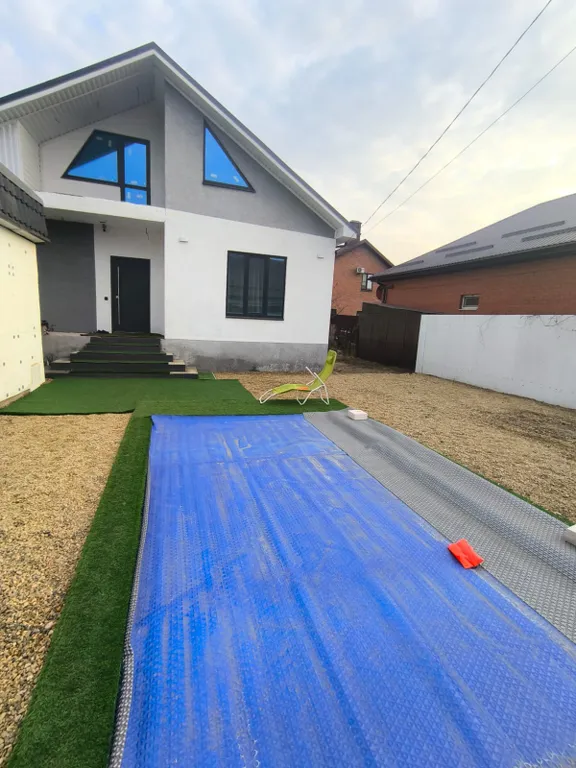 Коттедж Новый дом с тёплым бассейном во дворе — Елизаветинская