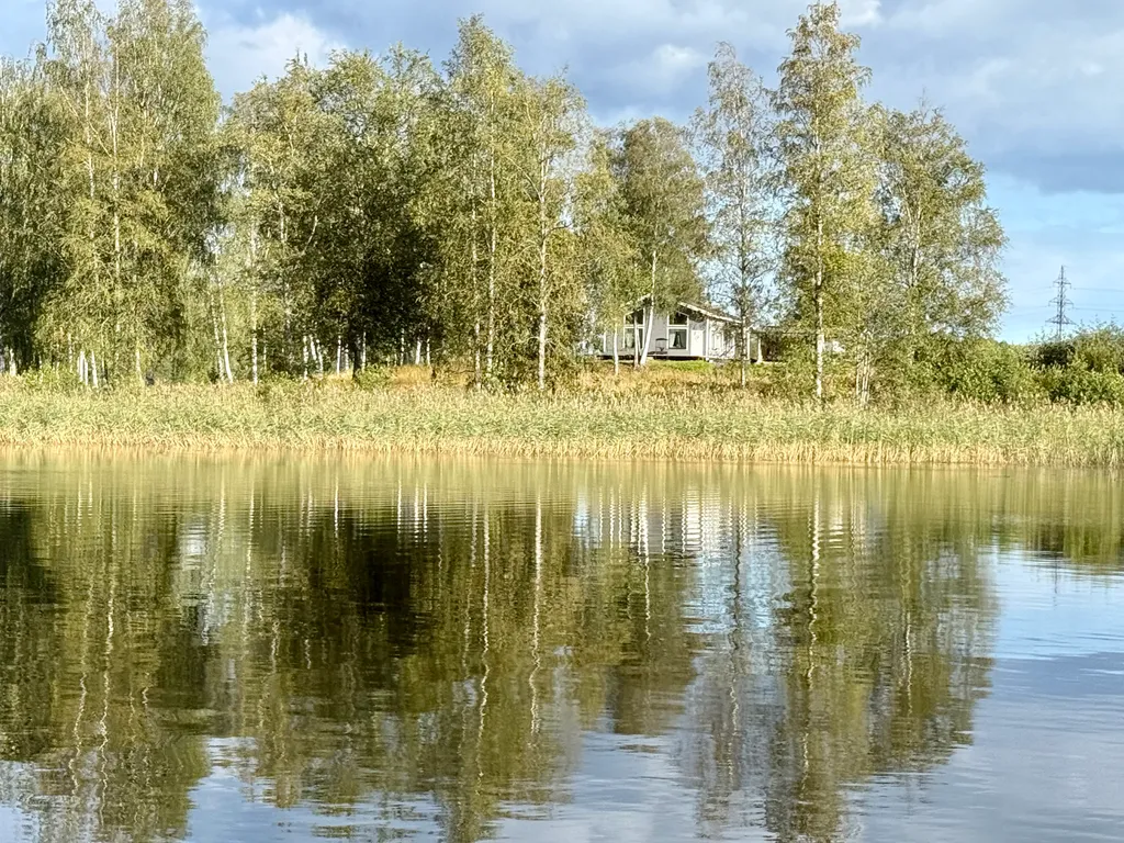 Домик с озером