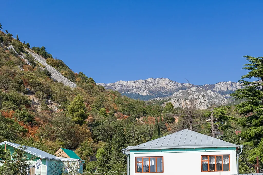 Видовая уютная студия с двумя балконами под горой Кошка