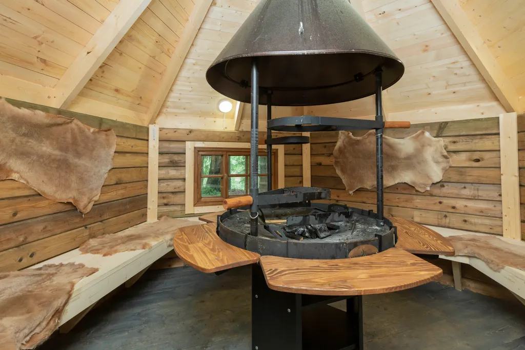 Домик с видом на лес