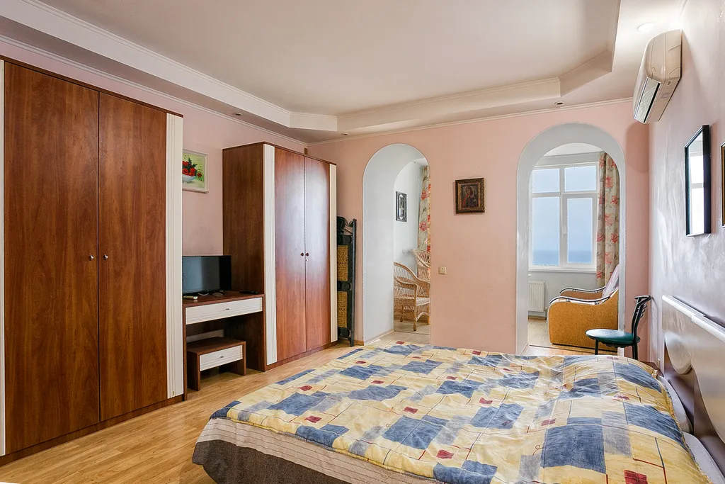 Апартаменты с видом на море и Храм