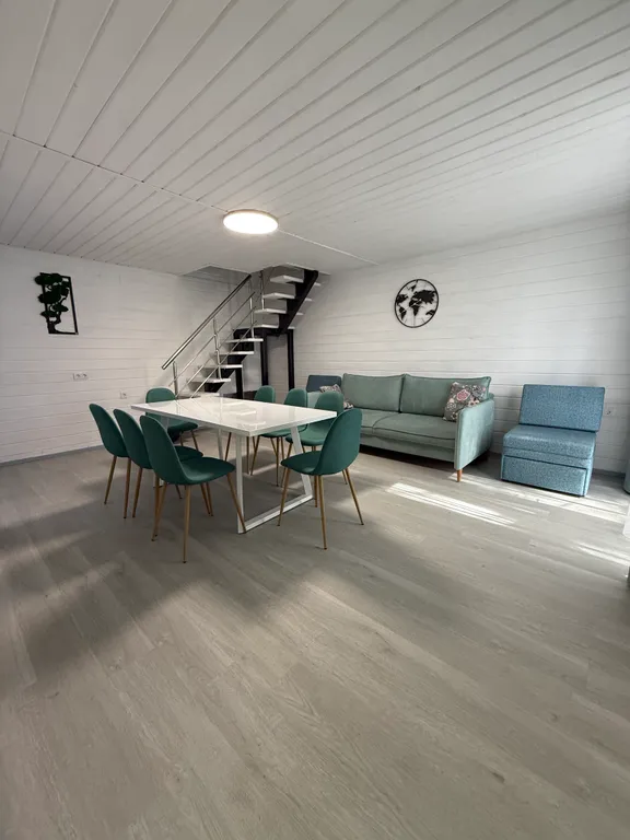 Уютный дом с видом на озеро