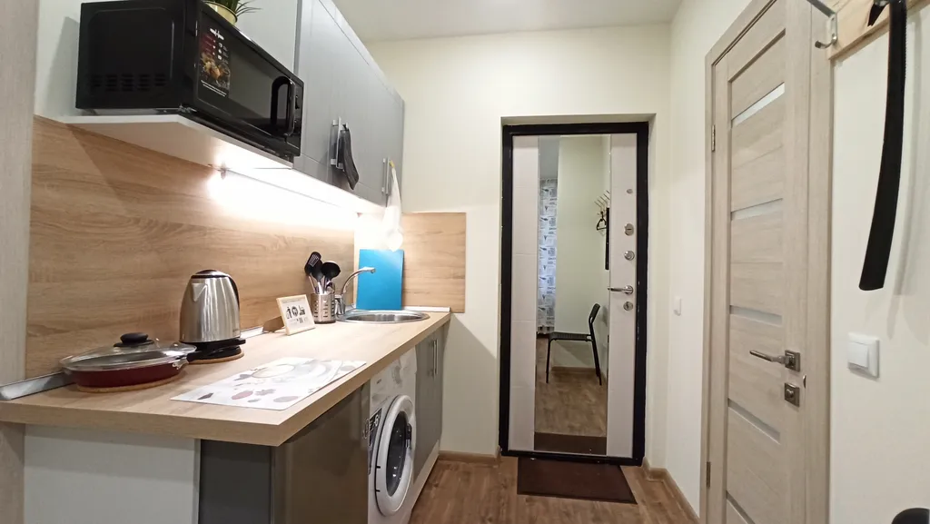 Квартира-студия в локации возле метро для семьи из 5-ти человек