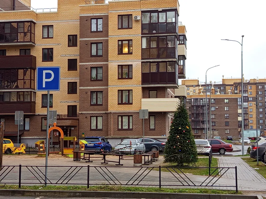 Студия с видом на город