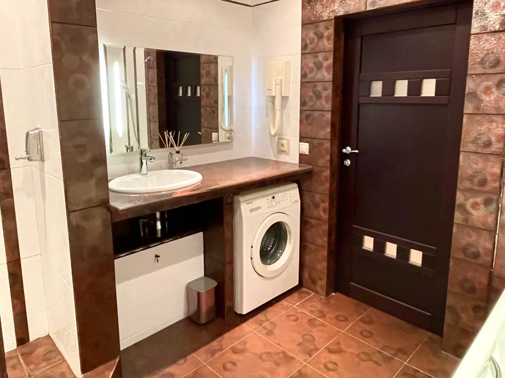 Апартамент с видом на море в жилом комплексе с бассейном